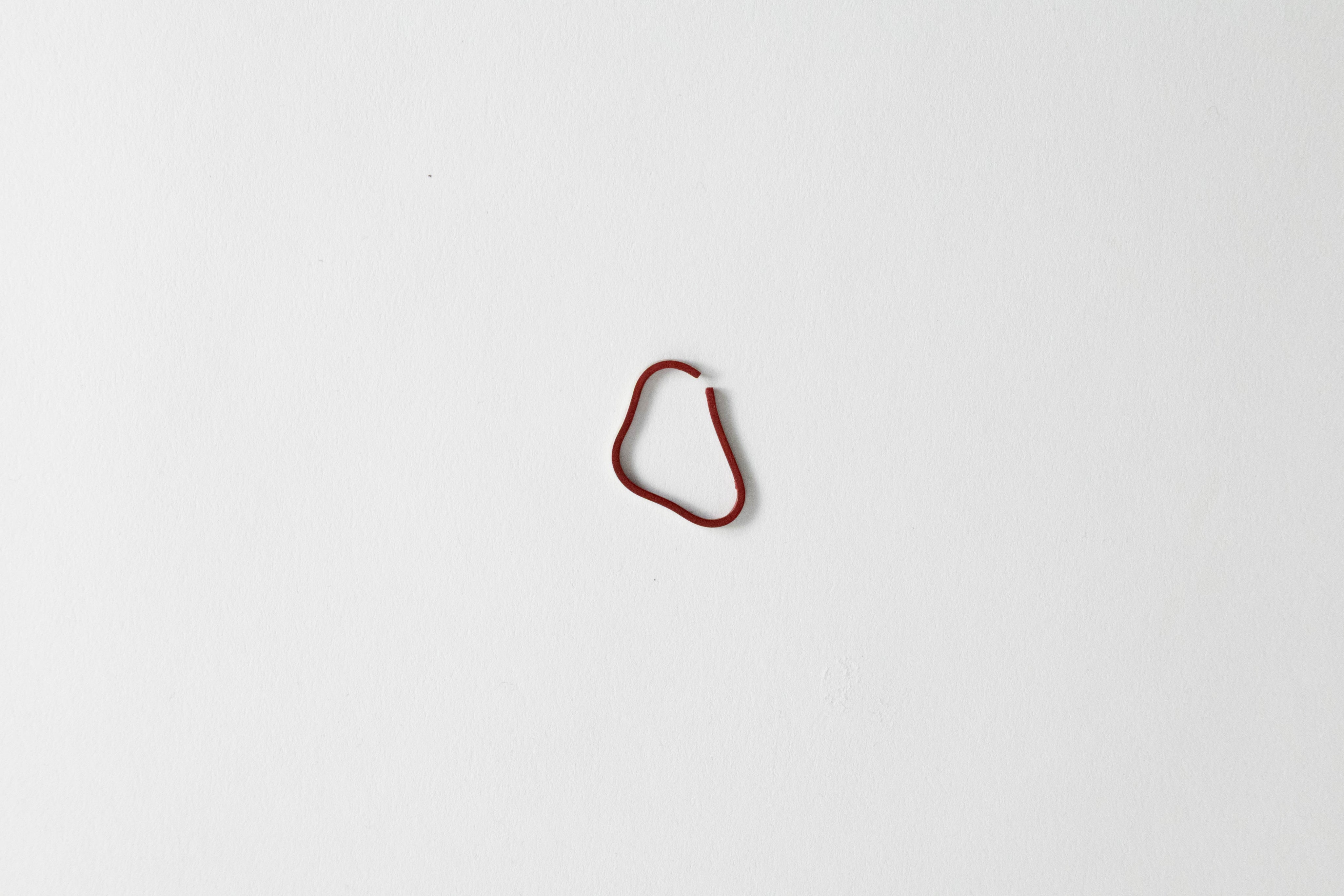 お山 イヤーカフ 朱単色