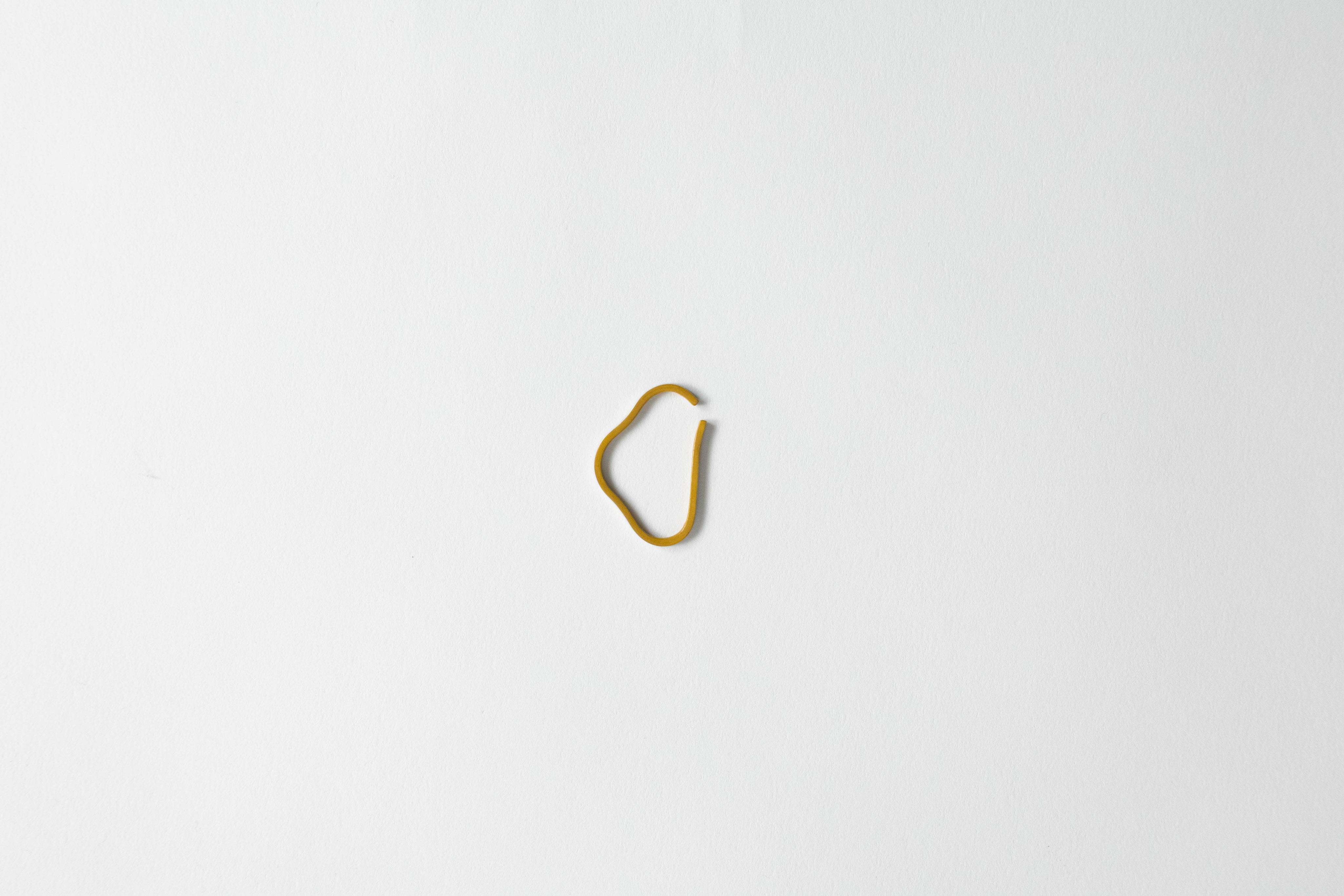 お山 イヤーカフ 黄単色