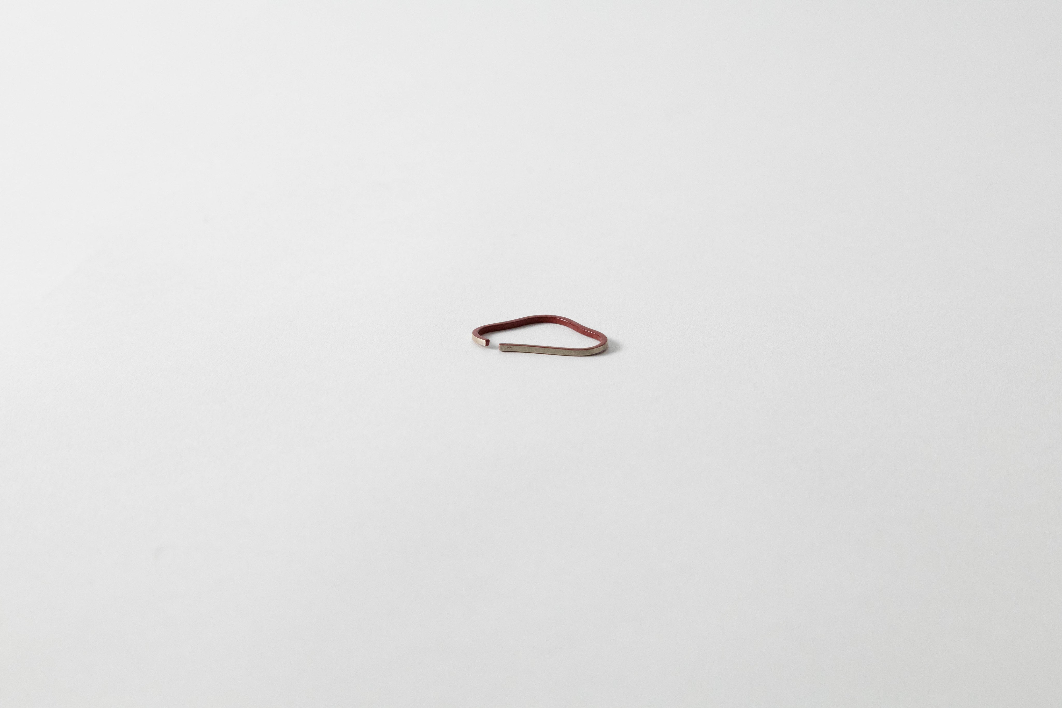 お山 イヤーカフ 朱単色