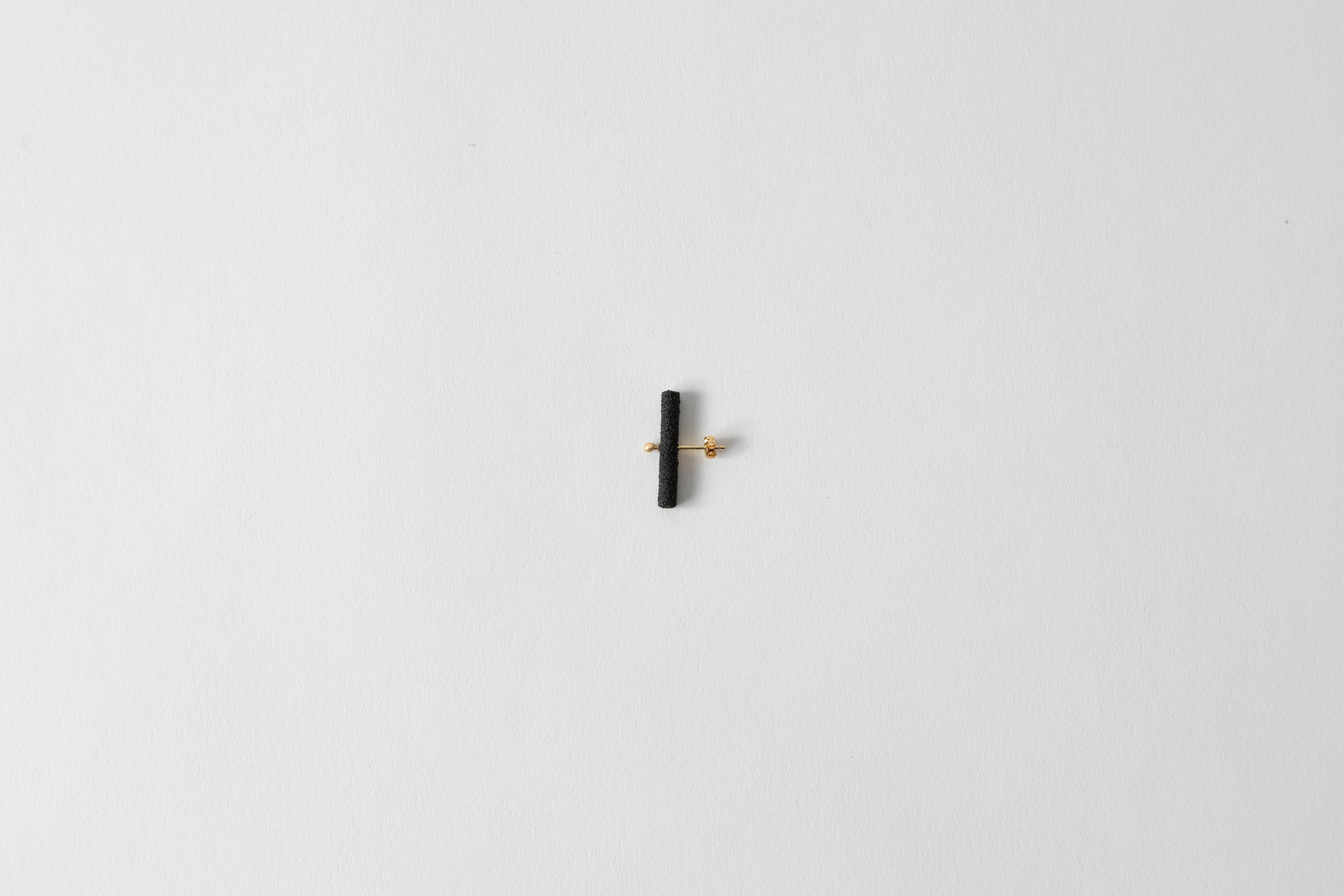 pin it 片耳ピアスK18 黒