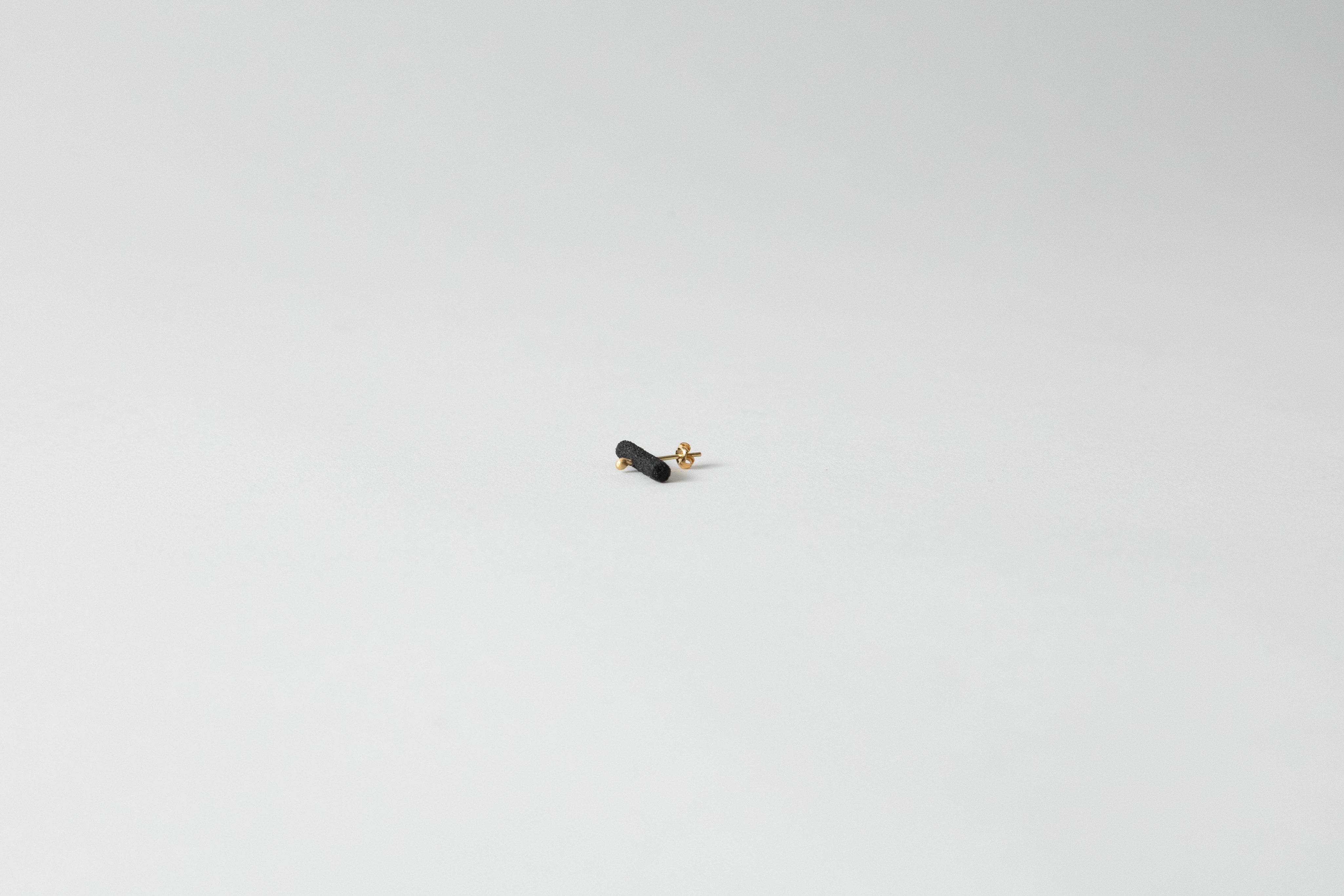 pin it 片耳ピアスK18 黒