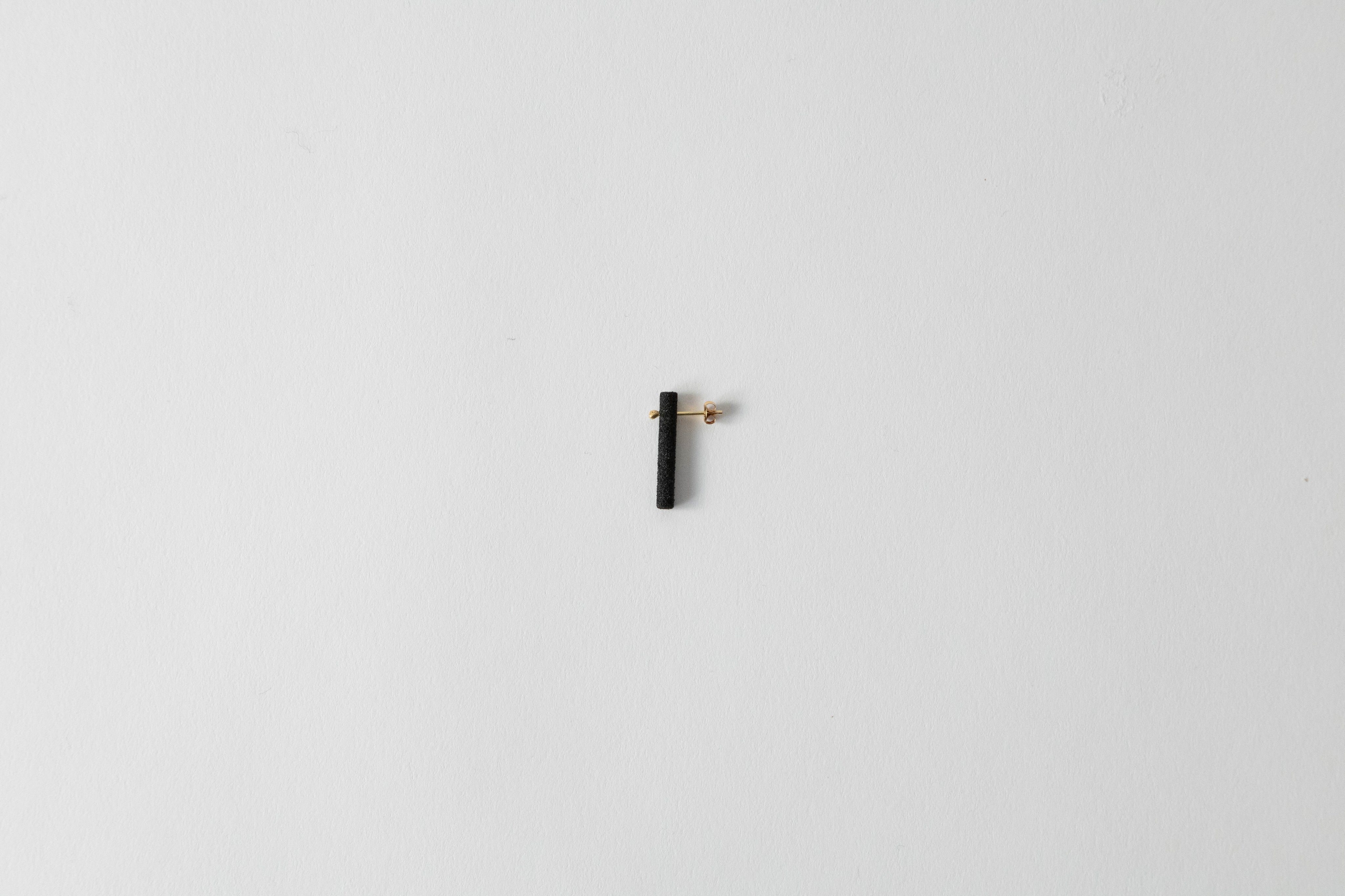 pin it 片耳ピアスK18 黒