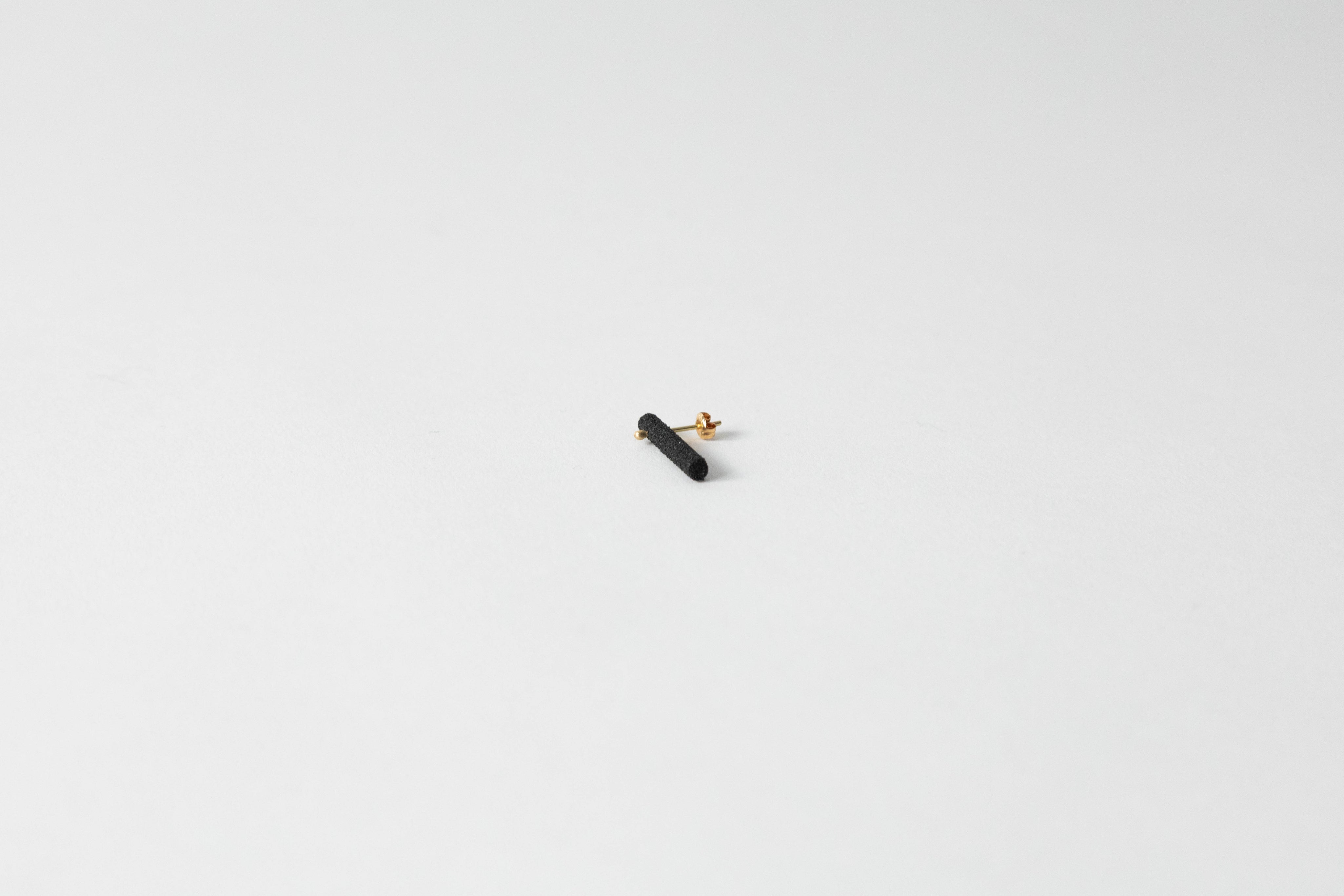 pin it 片耳ピアスK18 黒